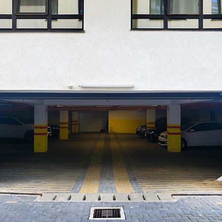 Dreamgarden Airport Apartment & Secure Parking & Airport Shuttle 雅西 外观 照片